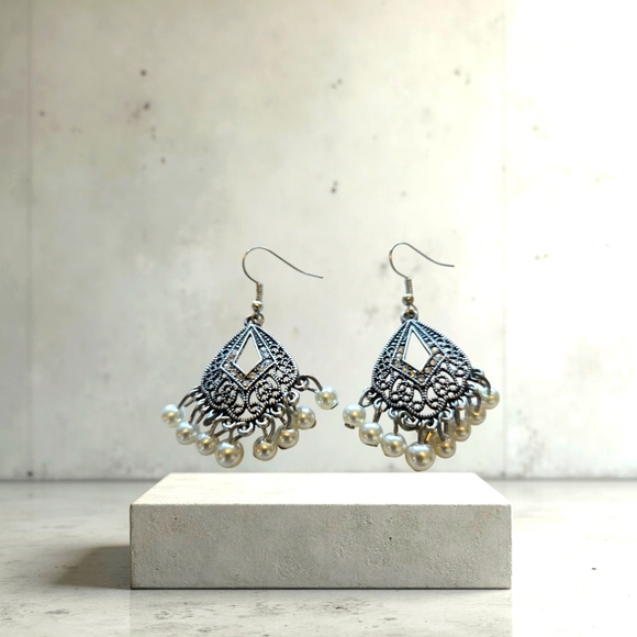 Earrings - Picture 1 of 4